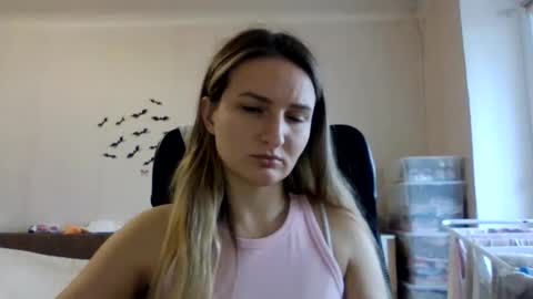 Snapshot of cora_fora chatting on 11-06-25, 12:06 cora_fora online show from 11-06-25, 12:06