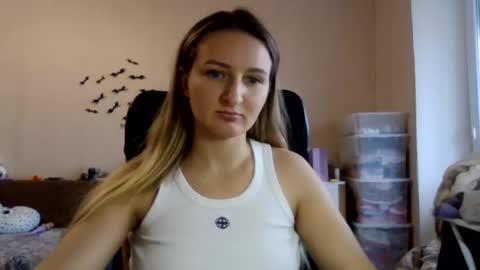 Snapshot of cora_fora chatting on 11-12-25, 12:27 cora_fora online show from 11-12-25, 12:27