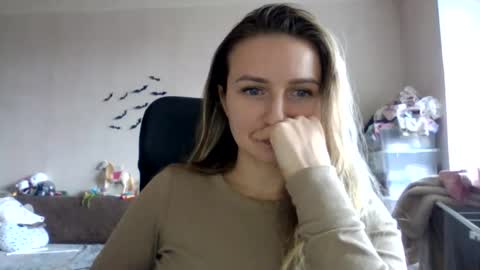 Snapshot of cora_fora chatting on 11-19-25, 11:10 cora_fora online show from 11-19-25, 11:10