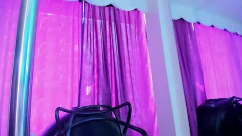 Coral  online show from 01-14-25, 03:04