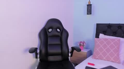 Snapshot of coral_jhoness chatting on 10-23-25, 10:52 Carol Jhones online show from 10-23-25, 10:52