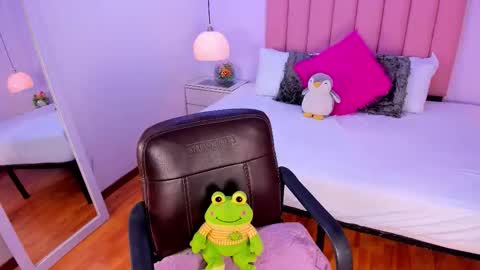 Snapshot of coral_jhoness chatting on 11-12-25, 03:18 Carol Jhones online show from 11-12-25, 03:18