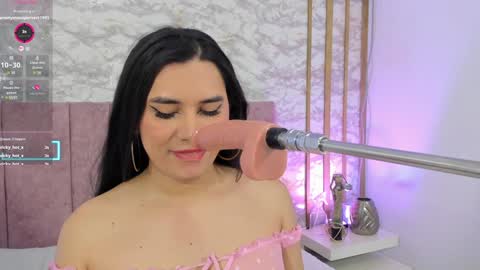 coraline hot18 online show from 02-05-25, 01:44