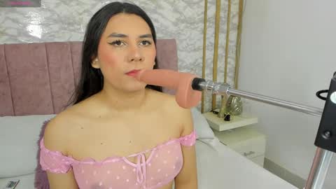 coraline hot18 online show from 02-18-25, 01:00