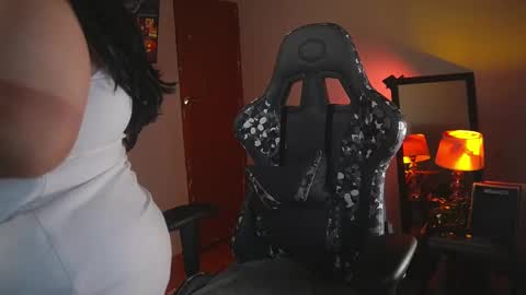 Snapshot of coraline_latin chatting on 10-31-25, 11:39 Coraline online show from 10-31-25, 11:39