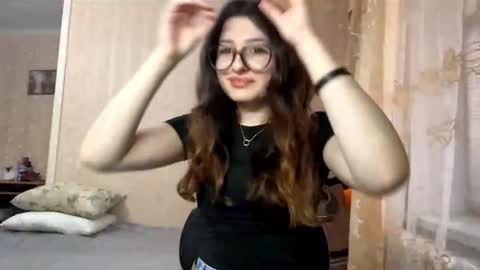 Elisheva online show from 11-03-25, 01:12