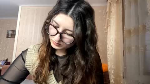 Elisheva online show from 11-11-25, 01:55