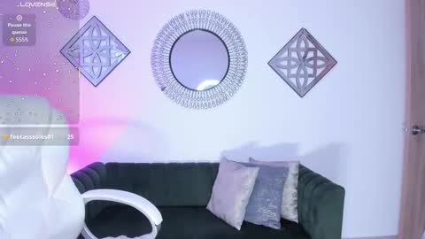 Snapshot of corina_white chatting on 11-25-25, 11:43 Corina White online show from 11-25-25, 11:43