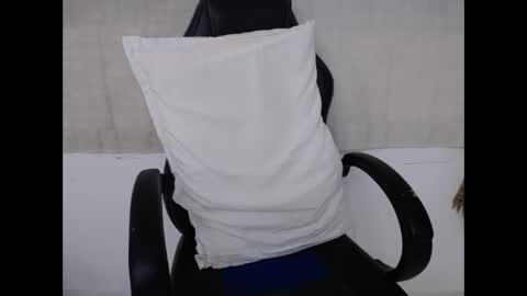 corolaxxl online show from 11-25-25, 02:00