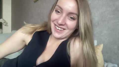 cosmo_blondiee online show from 09-30-25, 07:02