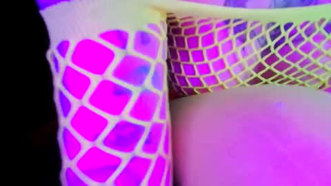 IG heymickymonro yes i have an account now online show from 02-02-25, 02:48