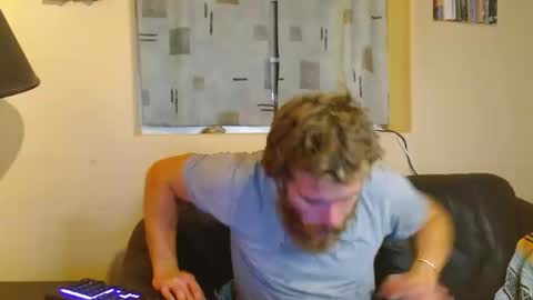 Snapshot of couplaloverz chatting on 10-19-25, 04:57 Tony online show from 10-19-25, 04:57