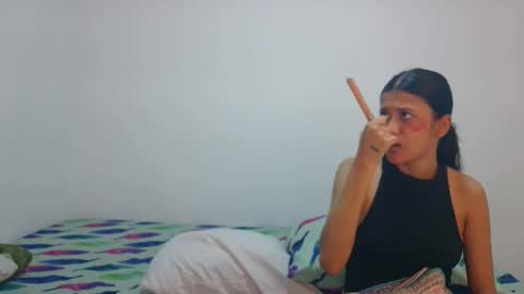 Snapshot of couple777sexy chatting on 09-29-25, 01:44 Andri online show from 09-29-25, 01:44