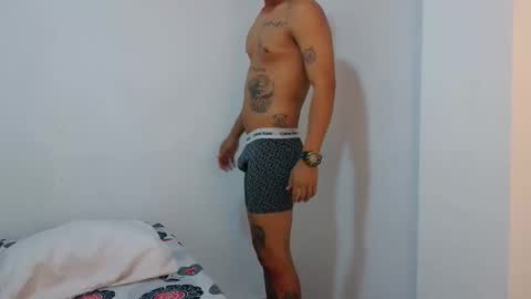 Snapshot of couple777sexy chatting on 10-05-25, 07:01 Andri online show from 10-05-25, 07:01