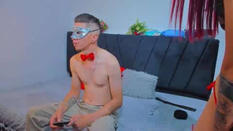 couple_2533 online show from 10-31-25, 09:54