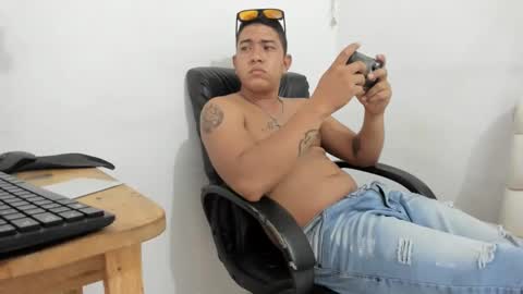 Snapshot of couple_fantasy30 chatting on 01-11-25, 10:51 Nikol y tomy online show from 01-11-25, 10:51