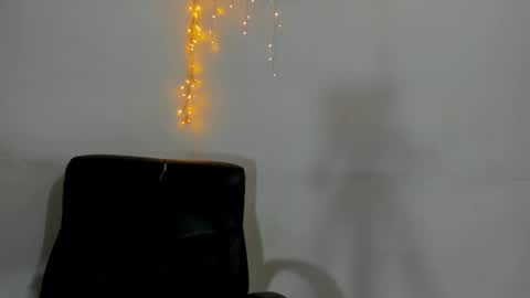 Snapshot of couple_fantasy30 chatting on 02-14-25, 12:09 Nikol y tomy online show from 02-14-25, 12:09