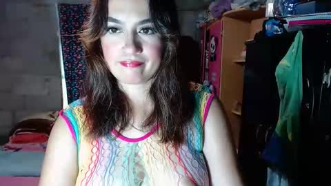 Snapshot of couple_fantasy30 chatting on 10-22-25, 08:19 Nikol y tomy online show from 10-22-25, 08:19