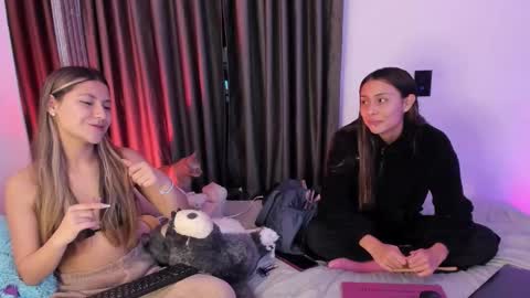 couple_funnyy online show from 12-19-25, 04:19