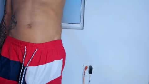 Snapshot of couple_no_limits22 chatting on 11-23-25, 01:49 couple_no_limits22 online show from 11-23-25, 01:49