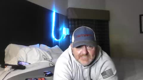 Snapshot of couple_pleaser1 chatting on 11-04-25, 12:32 Ieathairytacos online show from 11-04-25, 12:32
