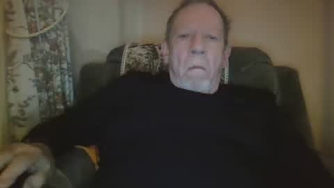 Snapshot of courieral1 chatting on 11-24-25, 06:13 courieral1 online show from 11-24-25, 06:13