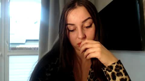 Snapshot of courtney_lux chatting on 10-16-25, 02:29 Courtney online show from 10-16-25, 02:29