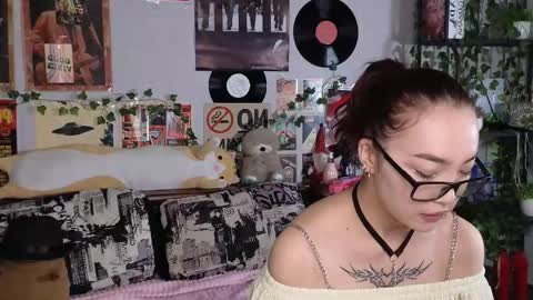 Snapshot of coventinahazleton chatting on 11-13-25, 08:19 Yuna online show from 11-13-25, 08:19