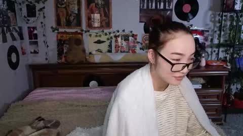 Snapshot of coventinahazleton chatting on 11-15-25, 09:11 Yuna online show from 11-15-25, 09:11