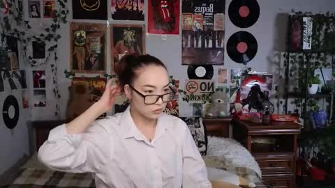 Snapshot of coventinahazleton chatting on 11-16-25, 07:30 Yuna online show from 11-16-25, 07:30