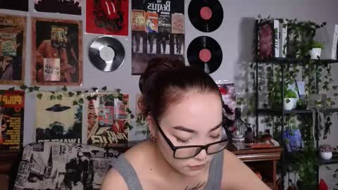 Snapshot of coventinahazleton chatting on 11-18-25, 08:13 Yuna online show from 11-18-25, 08:13