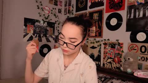 Snapshot of coventinahazleton chatting on 11-30-25, 08:57 Yuna online show from 11-30-25, 08:57