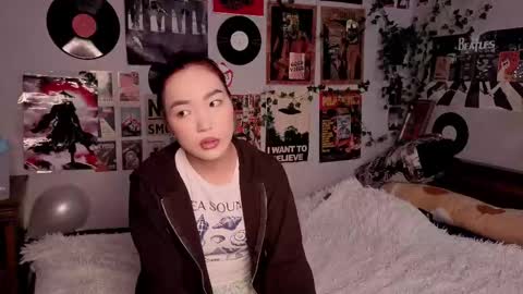 Snapshot of coventinahazleton chatting on 02-22-26, 08:07 Yuna online show from 02-22-26, 08:07