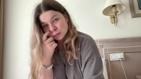 Elise online show from 10-03-25, 10:23