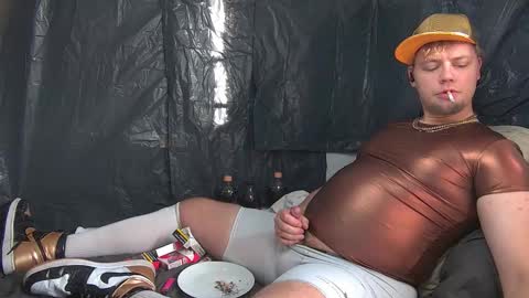 Snapshot of cravingboy chatting on 10-31-25, 02:29 robin online show from 10-31-25, 02:29