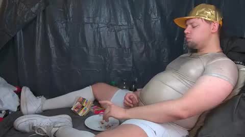 Snapshot of cravingboy chatting on 11-16-25, 01:28 robin online show from 11-16-25, 01:28