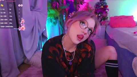 Snapshot of crazy__wine chatting on 12-28-24, 10:23 Sonya online show from 12-28-24, 10:23