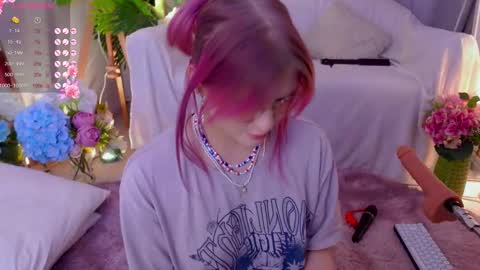 Snapshot of crazy__wine chatting on 02-14-25, 02:33 Sonya online show from 02-14-25, 02:33