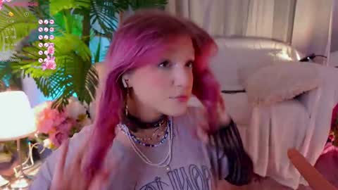 Snapshot of crazy__wine chatting on 02-15-25, 02:44 Sonya online show from 02-15-25, 02:44