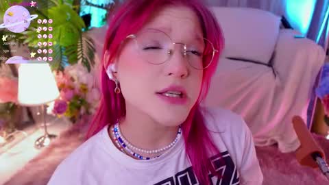 Snapshot of crazy__wine chatting on 02-17-25, 03:20 Sonya online show from 02-17-25, 03:20