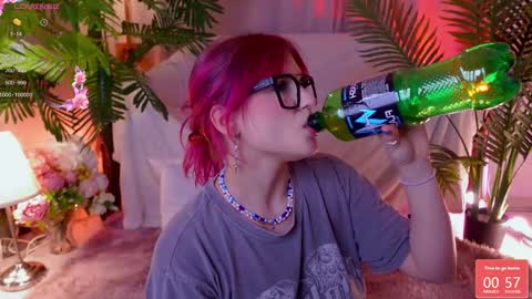 Snapshot of crazy__wine chatting on 02-20-25, 09:31 Sonya online show from 02-20-25, 09:31