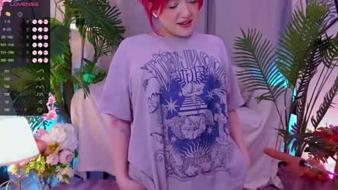Snapshot of crazy__wine chatting on 02-21-25, 02:38 Sonya online show from 02-21-25, 02:38