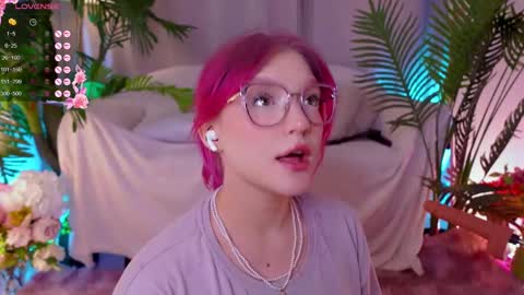 Snapshot of crazy__wine chatting on 02-21-25, 06:15 Sonya online show from 02-21-25, 06:15