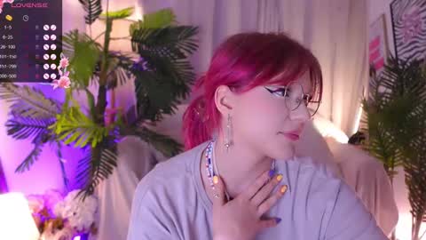 Snapshot of crazy__wine chatting on 03-08-25, 06:37 Sonya online show from 03-08-25, 06:37