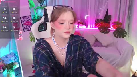 Snapshot of crazy__wine chatting on 09-28-25, 01:11 Sonya online show from 09-28-25, 01:11