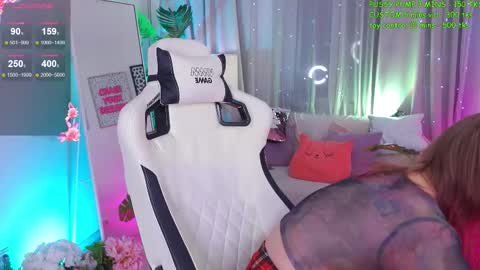 Snapshot of crazy__wine chatting on 10-24-25, 10:17 Sonya online show from 10-24-25, 10:17