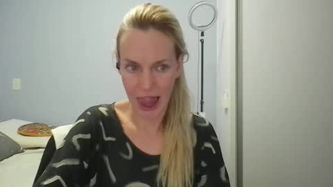 Anny online show from 04-01-26, 12:22