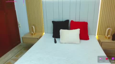 Sara online show from 10-20-25, 01:11