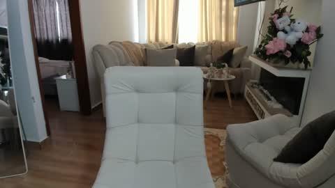 Snapshot of crazygirlsweet chatting on 02-18-26, 03:30 LAURA online show from 02-18-26, 03:30