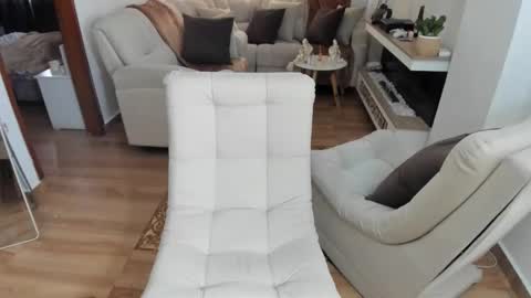 Snapshot of crazygirlsweet chatting on 02-25-26, 12:15 LAURA online show from 02-25-26, 12:15